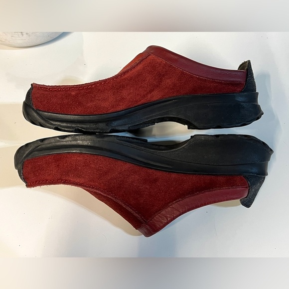CLARKS Deep red suede mules size 8. - Picture 5 of 9
